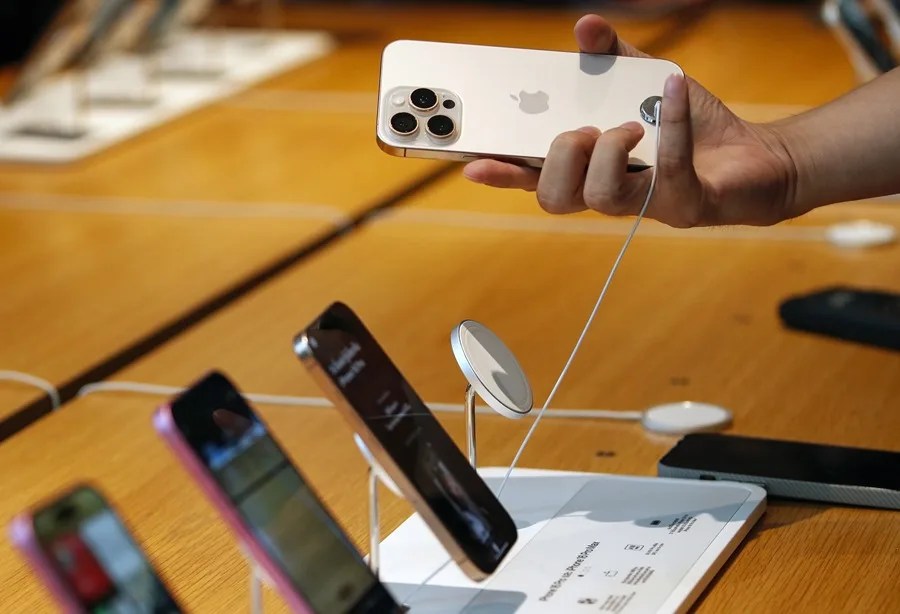 Trump exime a los ‘smartphones’ y los monitores de ordenador de sus «aranceles recíprocos»