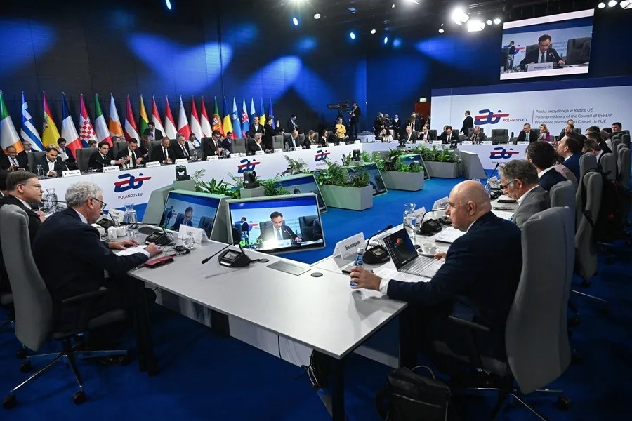 Bruselas, dispuesta a explorar la propuesta española de crear un fondo para planes de defensa
