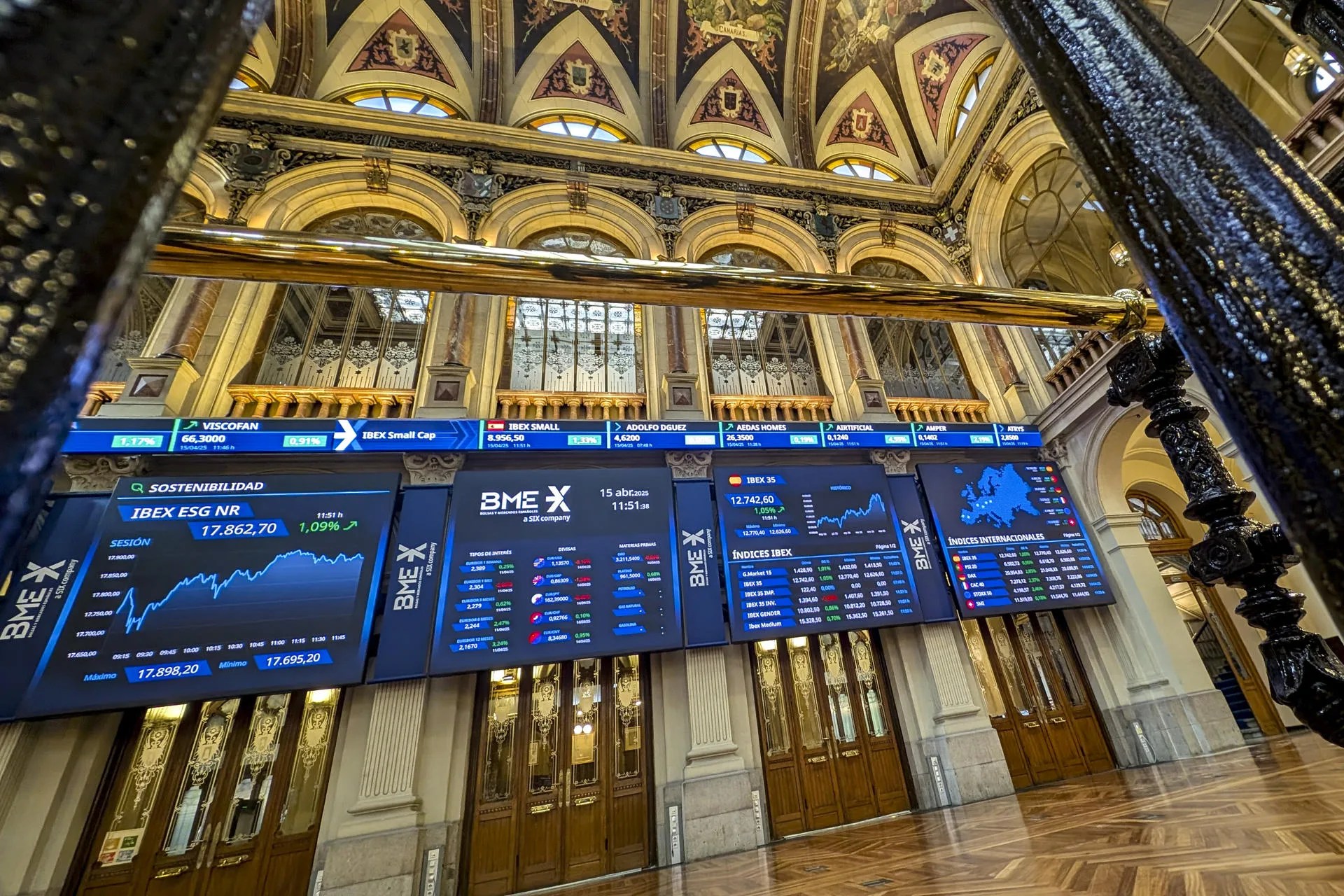 El IBEX 35 sube el 2,14 % por la menor tensión arancelaria y el buen tono de Wall Street