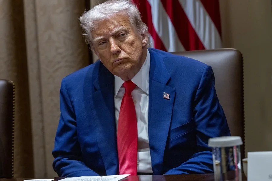 Trump toma medidas para gravar con aranceles a semiconductores y productos de farmacia