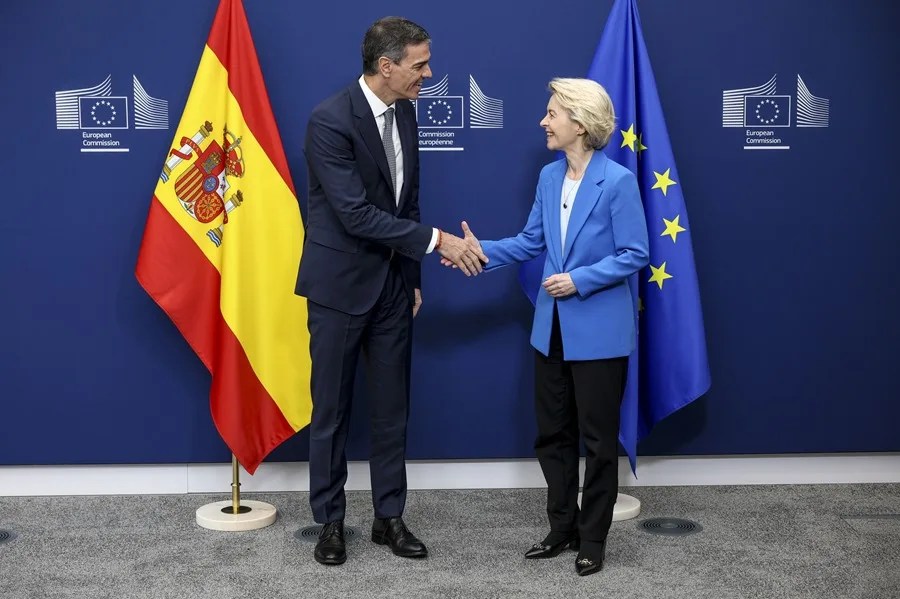 Sánchez pide ante Von der Leyen aumentar la presión a Israel con un embargo y sanciones