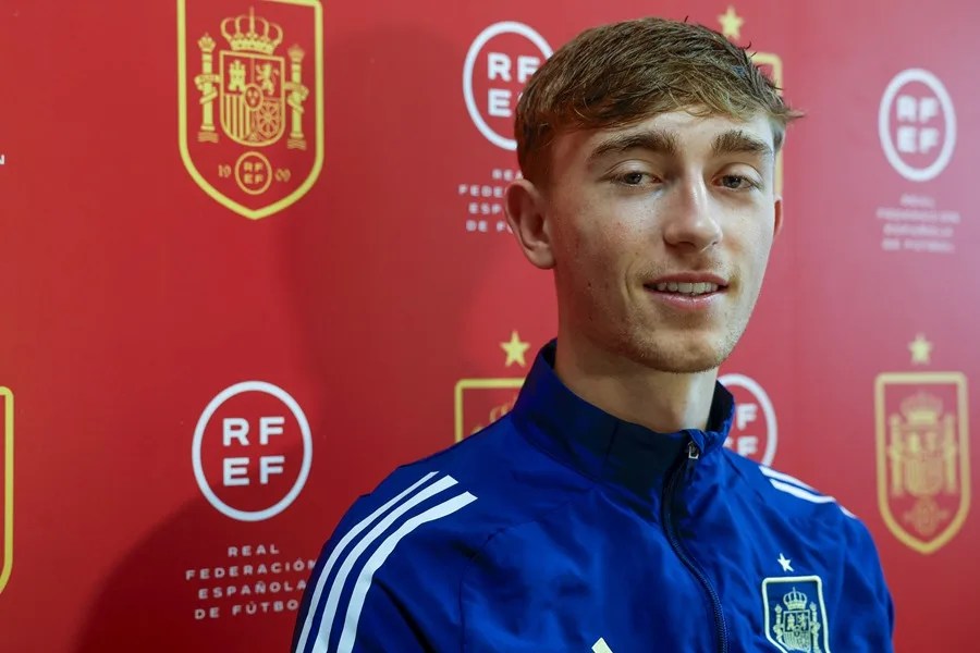 El Real Madrid ficha al central Dean Huijsen