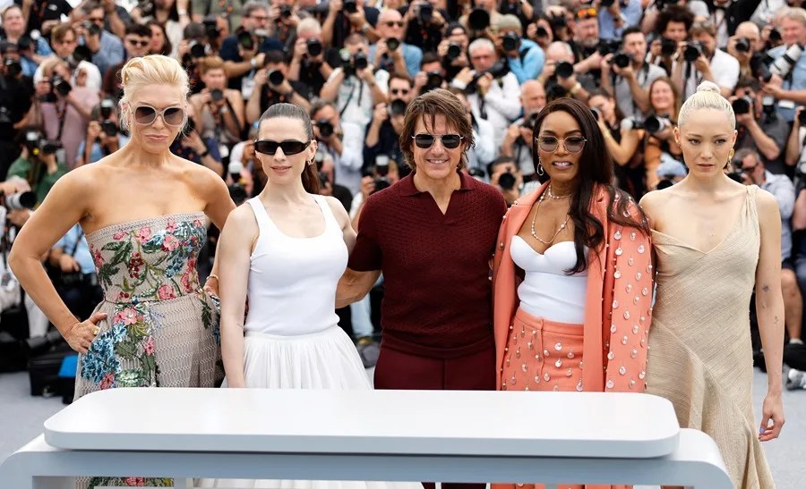 Tom Cruise conquista el Festival de Cannes y juega a la ambigüedad con el futuro de ‘Misión imposible’