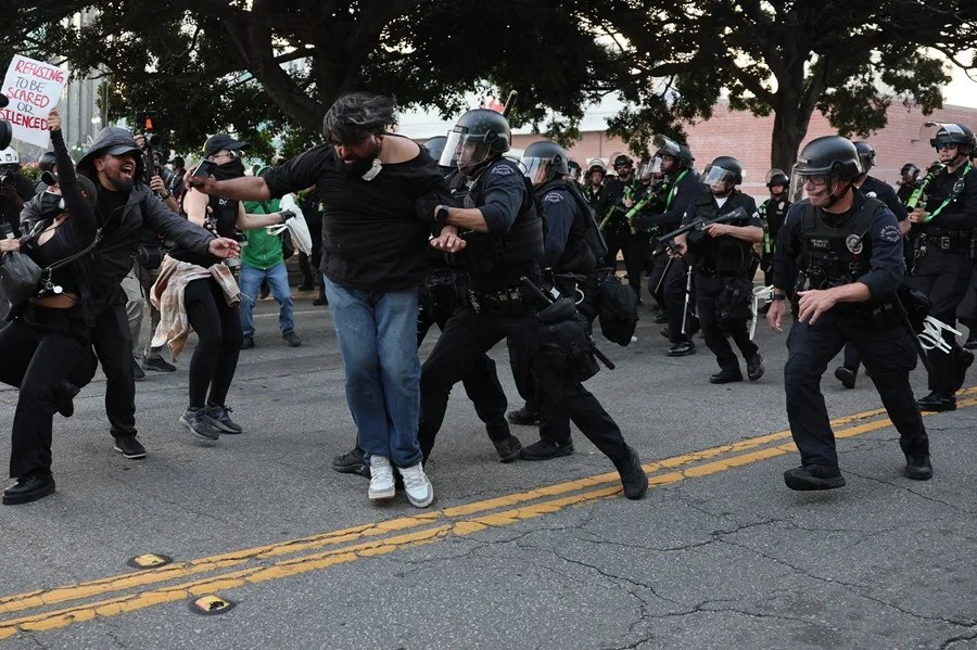 Decenas de arrestados en las protestas contra las redadas en varias ciudades de Estados Unidos