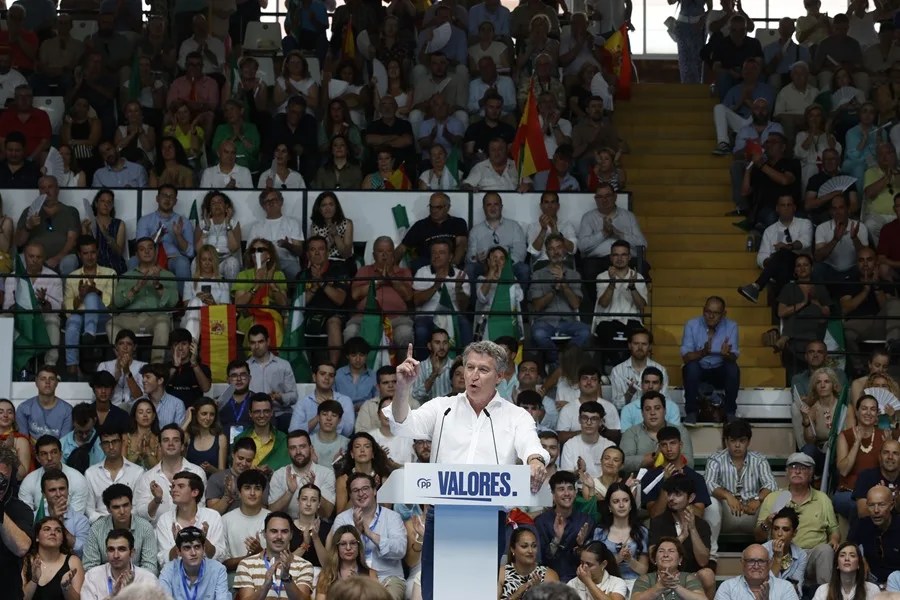 Feijóo pide apoyo para abrir «un nuevo tiempo de decencia» y gobernar con honestidad