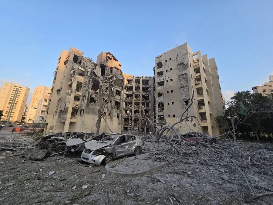 El Gobierno de Netanyahu y el régimen iraní se acusan mutuamente de violar el alto el fuego con ataques de misiles