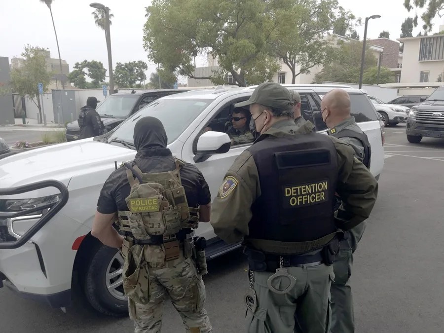 El Gobierno de Donald Trump pausa su programa de redadas indiscriminadas contra los migrantes