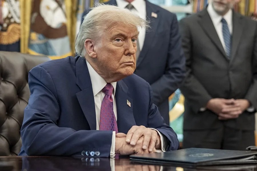 Un tribunal aprueba seguir dejando suspendida la sentencia que anula los aranceles de Trump