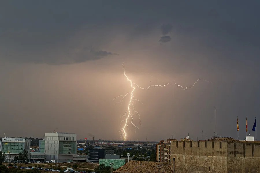 10 comunidades en aviso por intensas tormentas y lluvias