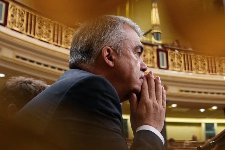 Santos Cerdán dimite como secretario de Organización del PSOE y entregará su acta de diputado