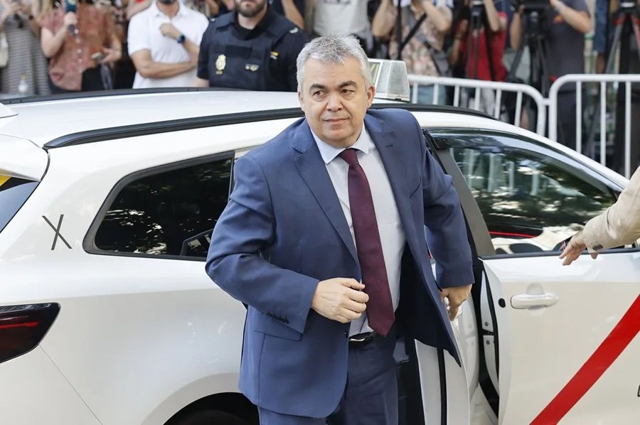 El juez envía a prisión sin fianza a Santos Cerdán ante su «específico papel» en una trama de reparto de mordidas
