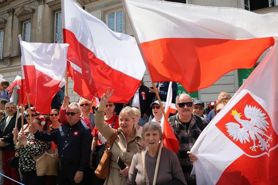 Polonia vota en segunda vuelta por nuevo presidente liberal europeísta o ultraconservador