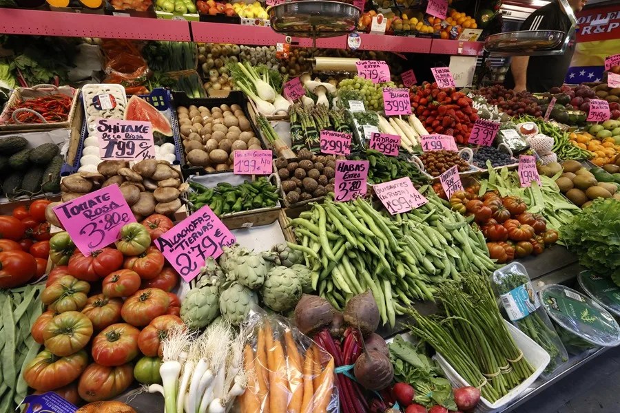 El IPC se moderó dos décimas en mayo, hasta el 2 % y los alimentos repuntaron al 2,5 %