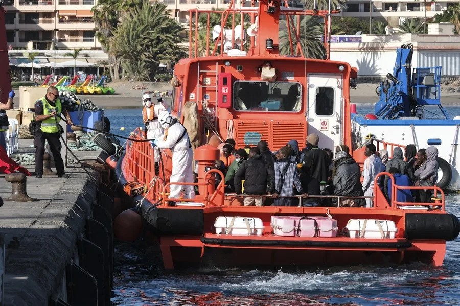 Las comunidades debaten el real decreto que detalla el proceso para reubicar a los menores migrantes