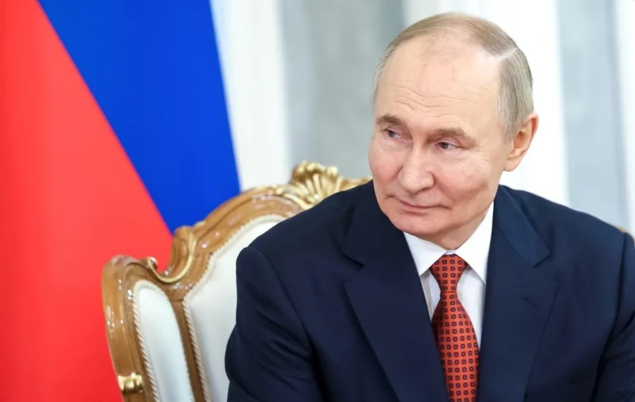Putin afirma que Rusia planea reducir gastos en defensa y avanza que las propuestas de Kiev y Moscú para un cese el fuego son opuestas