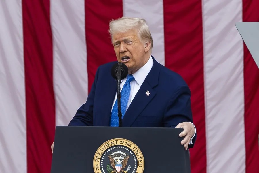 El Supremo se alinea con Trump contra el veto a su orden para limitar la ciudadanía