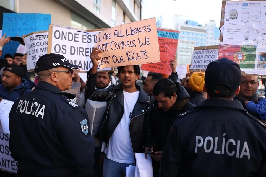 El Parlamento de Portugal aprueba la reforma migratoria que limita la reagrupación familiar