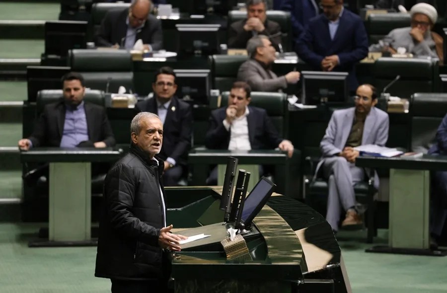 El presidente de Irán aprueba la ley por la que el país suspende la cooperación con el OIEA