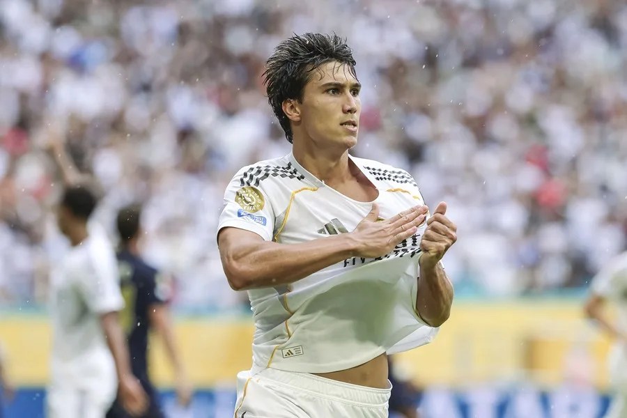 Mundial de Clubes: 1-0. Un testarazo de Gonzalo García concede al Real Madrid el pase a cuartos