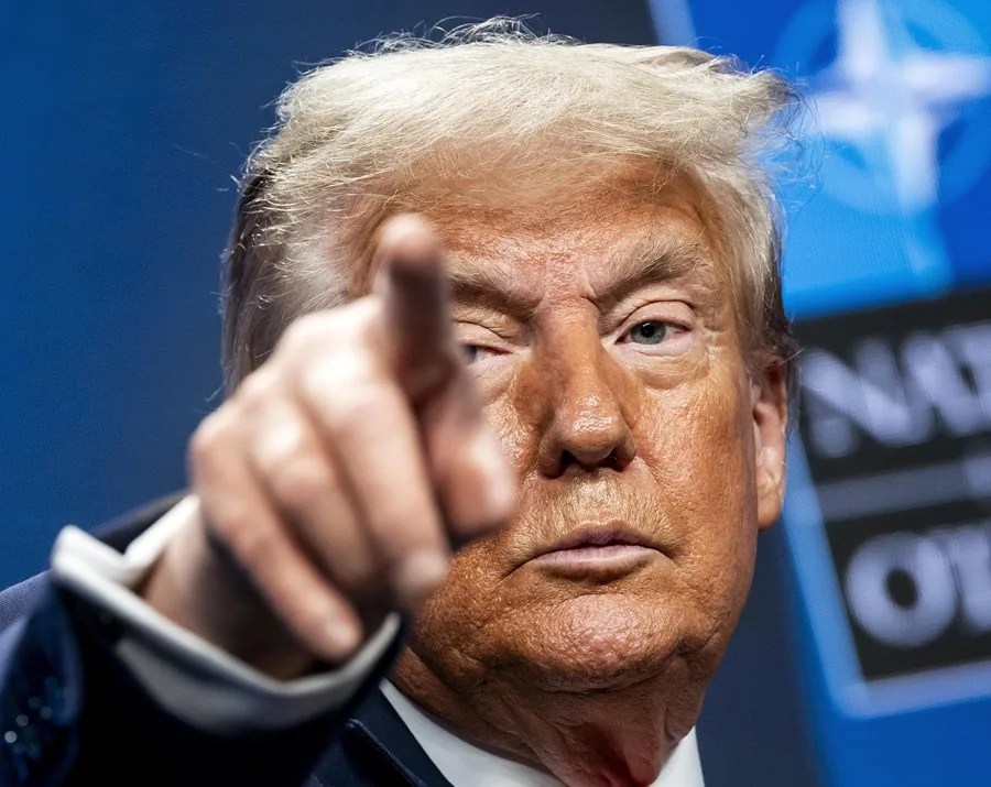 Donald Trump firma una orden ejecutiva para eliminar las sanciones en contra de Siria