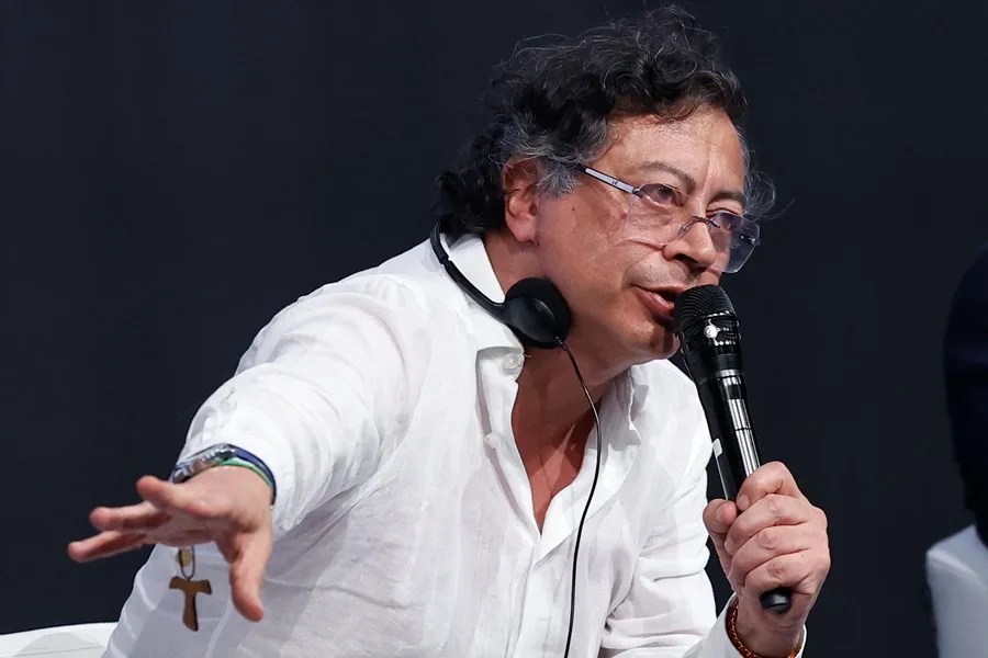 Petro: El vínculo del ELN con el narcotráfico lo inhabilita para entender la necesidad de paz