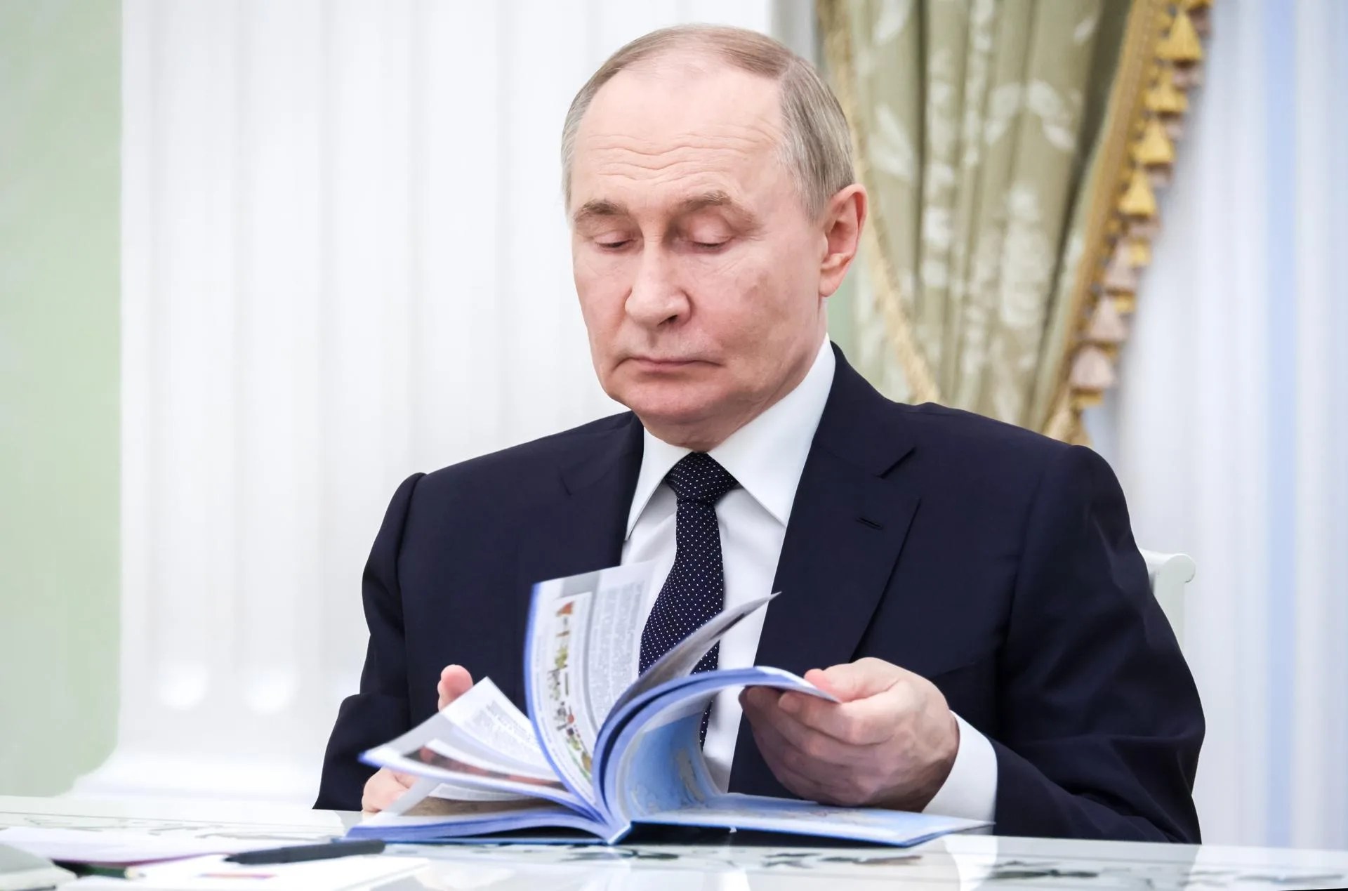 Trump pide el cese de las hostilidades y Putin responde que no renunciará a sus objetivos en Ucrania
