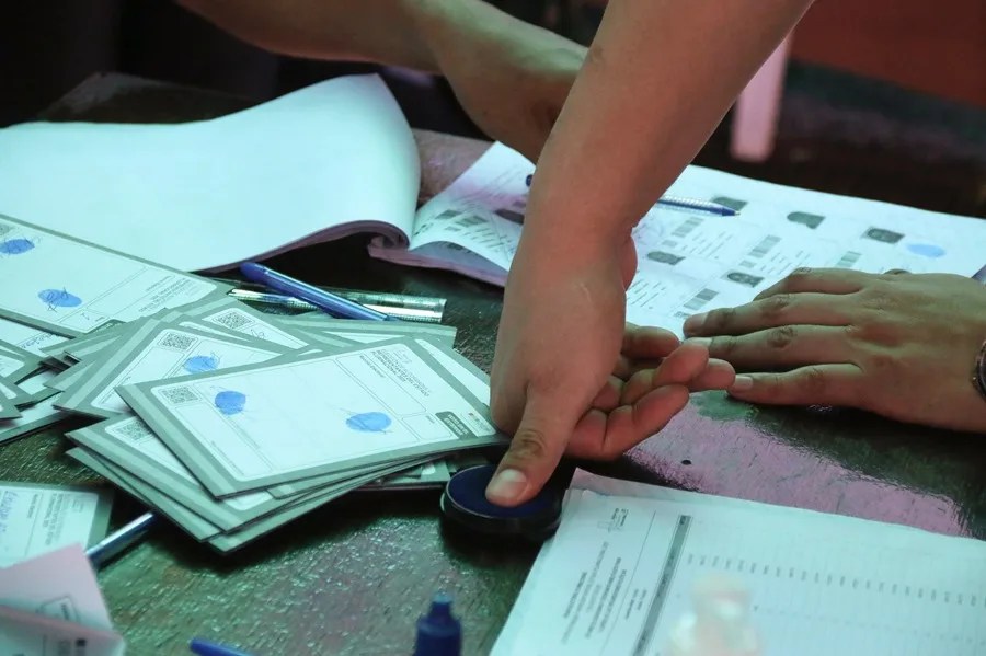 Las mesas electorales comienzan a cerrar tras ocho horas de votación en Bolivia
