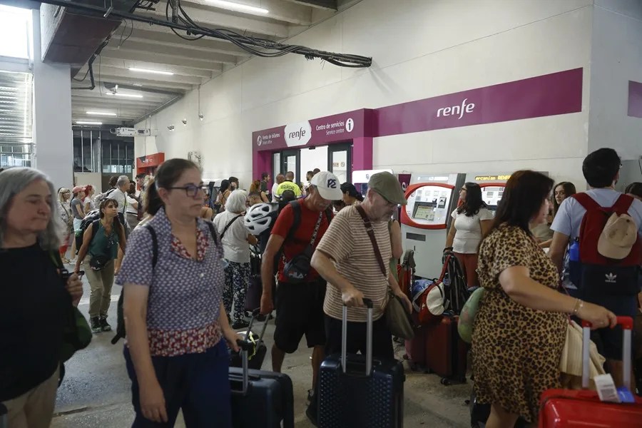 Restablecida la circulación de trenes entre Zaragoza y Logroño por un fuego cercano a la vía