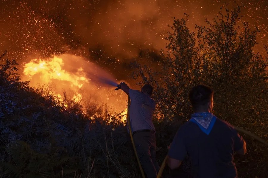 Última hora de los incendios en España: los fuegos no dan tregua, con el de Jarilla (Cáceres) desbocado