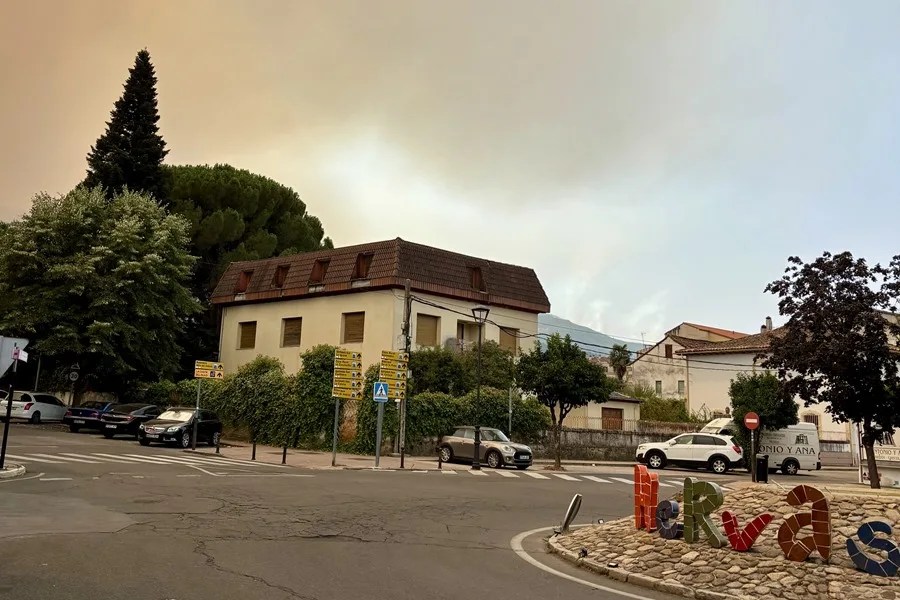 El incendio forestal de Jarilla (Cáceres) arrasa ya más de 11.000 hectáreas