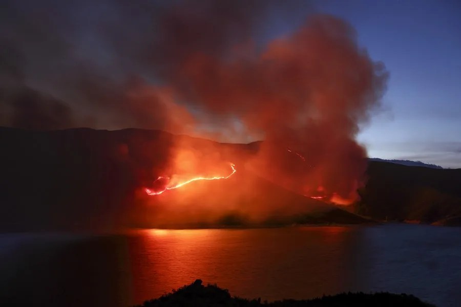 Última hora de los incendios: mejora el control de los fuegos en León y se espera consolidar el perímetro en Jarilla