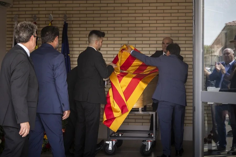 Sentido y cercano adiós al expresidente de Aragón Javier Lambán