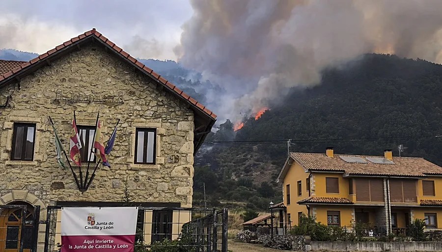 Última hora de los incendios: mejoran las perspectivas para sofocar los 18 fuegos activos