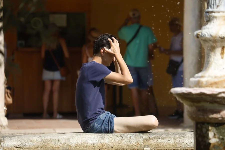 La ola de calor, con hasta 44 grados, vive uno de sus días más cálidos