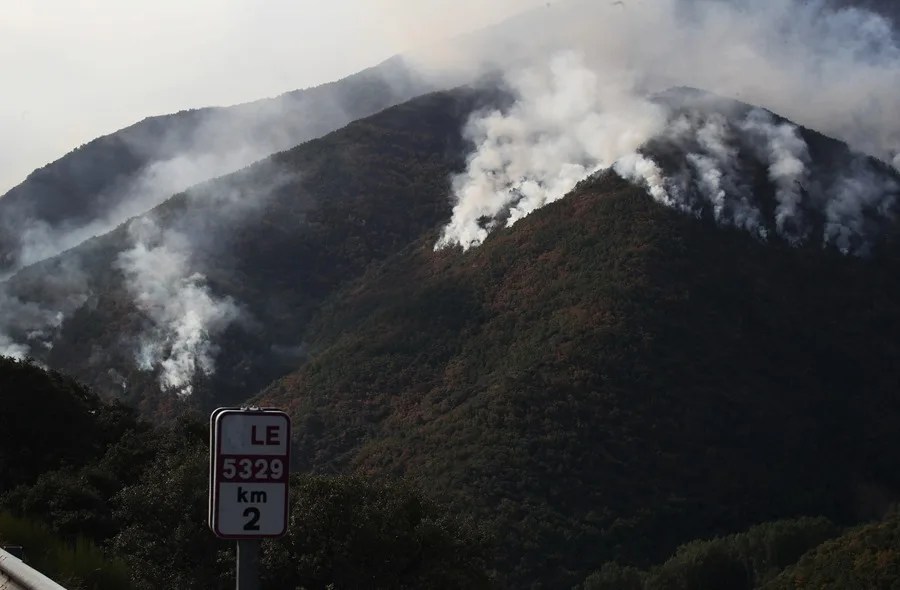 Mejora el control de los incendios en León, pero preocupan los fuegos de Barniedo y Colinas