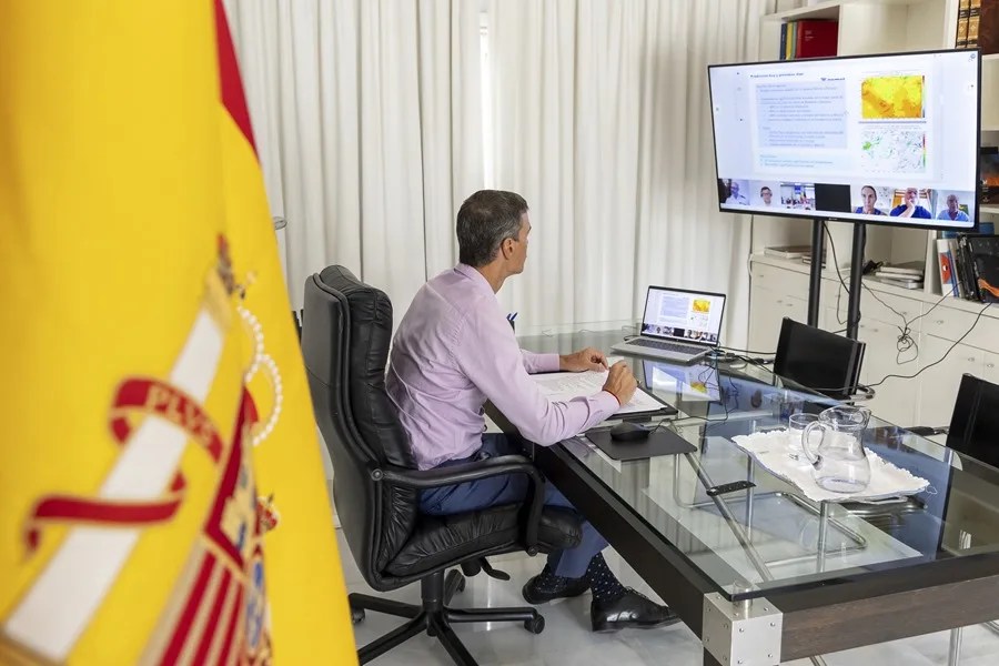 Sánchez llevará los fuegos a la Conferencia de Presidentes y creará una comisión interministerial