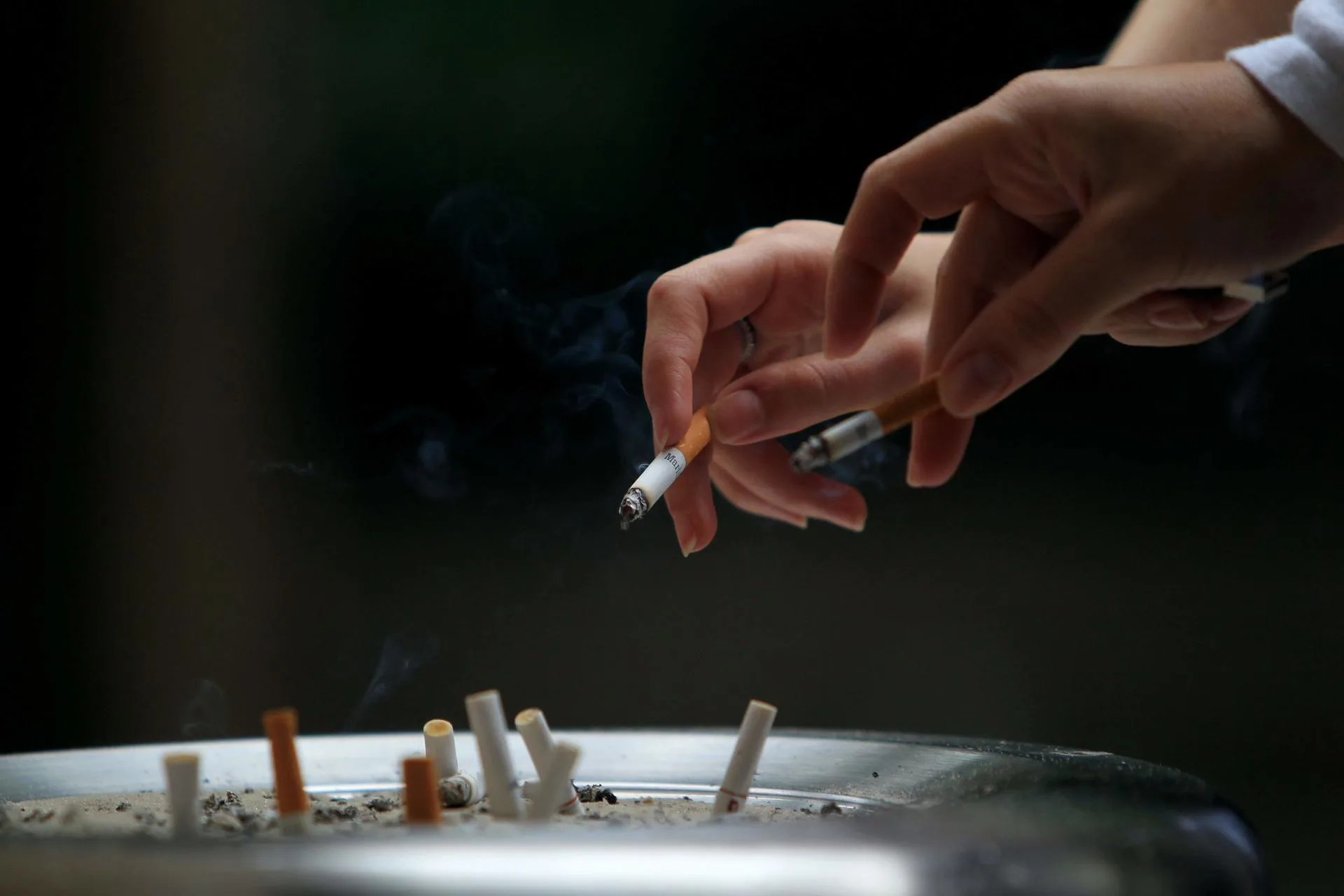 Las sanciones de la futura ley antitabaco: 100 euros a padres cuyos hijos fumen y 600.000 por promocionar los ‘vapers’