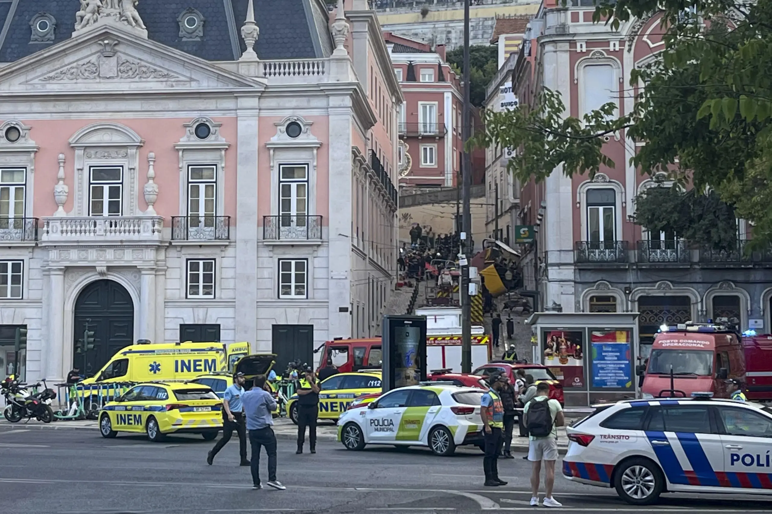 Quince muertos y 18 heridos en el accidente de un funicular en Lisboa, según las autoridades