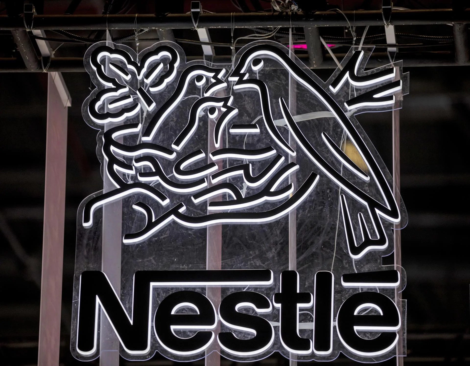 El cesado consejero delegado de Nestlé ascendió a su amante y la indemnizó, según medios suizos