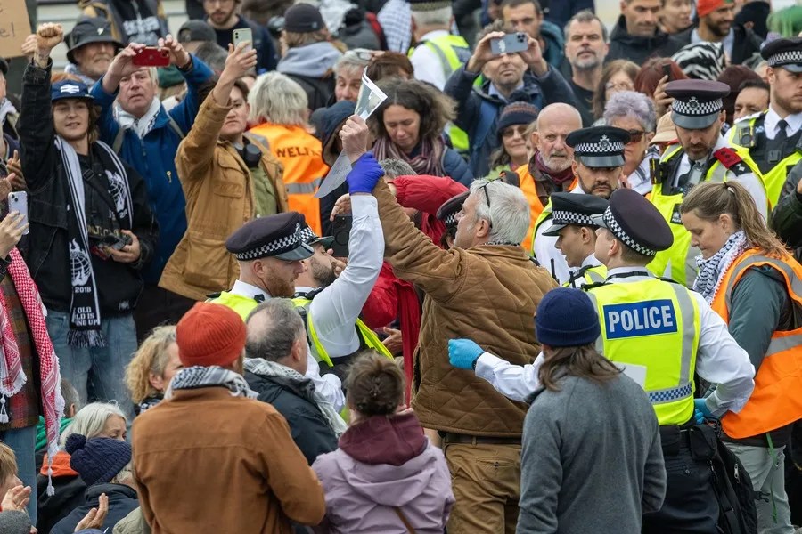 Reino Unido restringe las manifestaciones tras casi 500 arrestos en la protesta propalestina