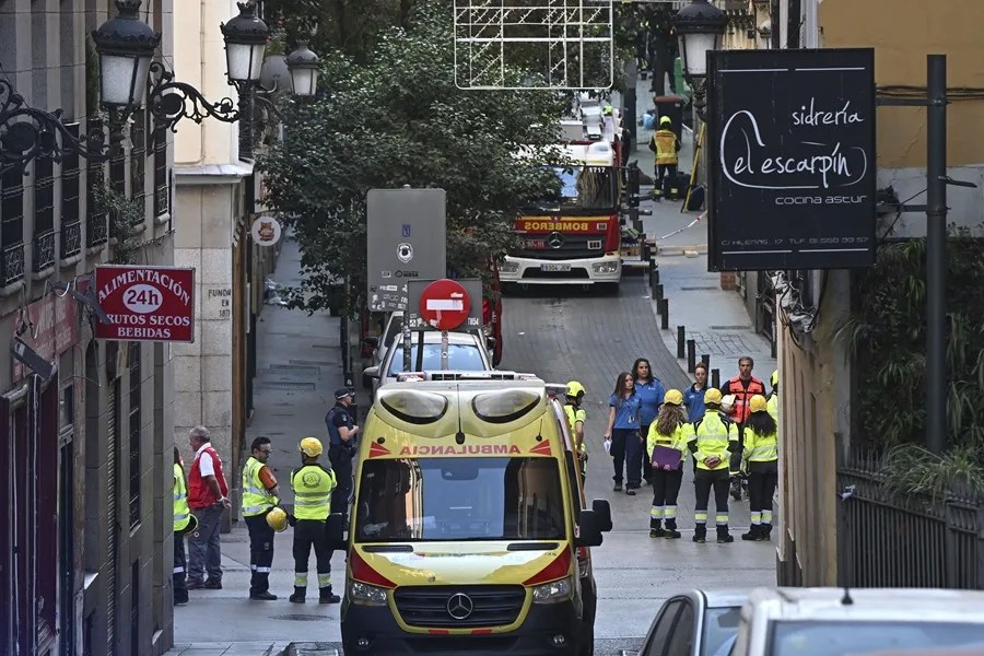 El colapso del último piso derrumbó el edificio de Madrid, del que no constaban quejas