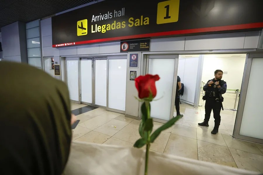 Exteriores confirma que 27 activistas españoles de la flotilla viajan ya camino de España