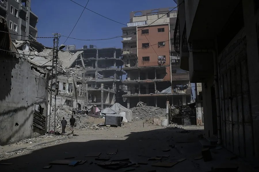 La Defensa Civil de Gaza acusa a Israel de destruir el enclave aprovechando las negociaciones