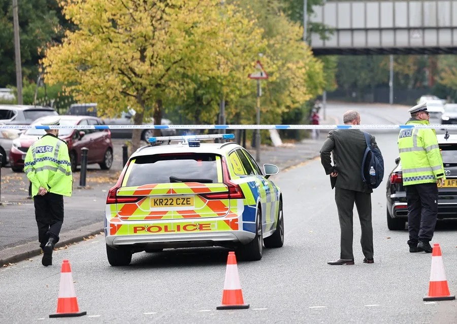 La Policía dice que el atacante de una sinagoga en Mánchester es un varón británico de ascendencia siria