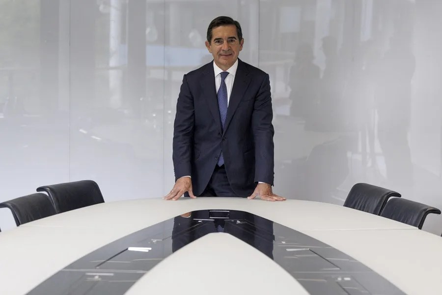 El presidente del BBVA, «sorprendido» por el resultado de la opa porque confiaba en ganar
