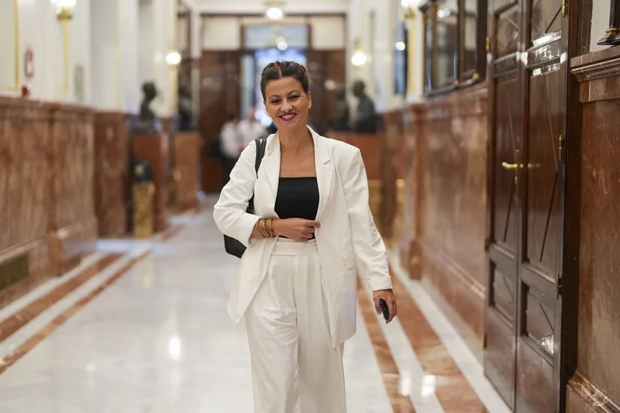 La ministra Rego propone cambiar la ley para que el niño tenga su abogado y sea obligatorio escucharle