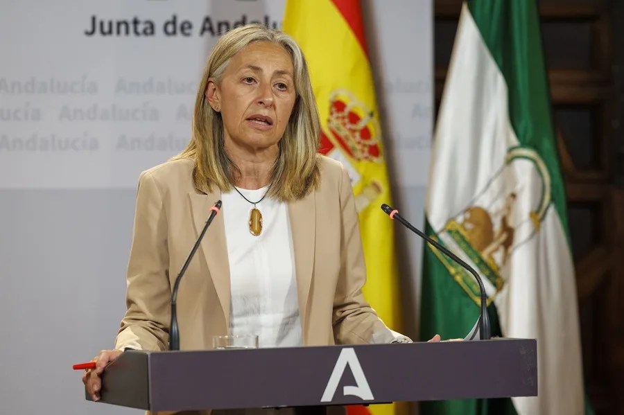La consejera andaluza de Salud dimite por la crisis de los cribados del cáncer de mama