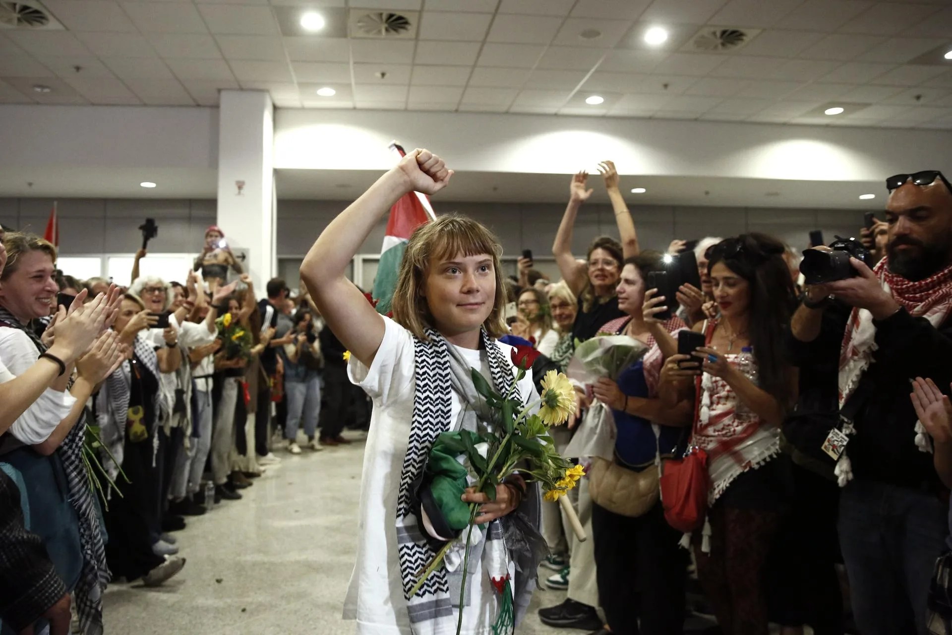Greta Thunberg denuncia que Israel intenta eliminar a toda la población de Gaza tras ser deportada