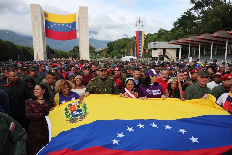 Nicolás Maduro dice que Venezuela vive una «coyuntura decisiva para su existencia» como república