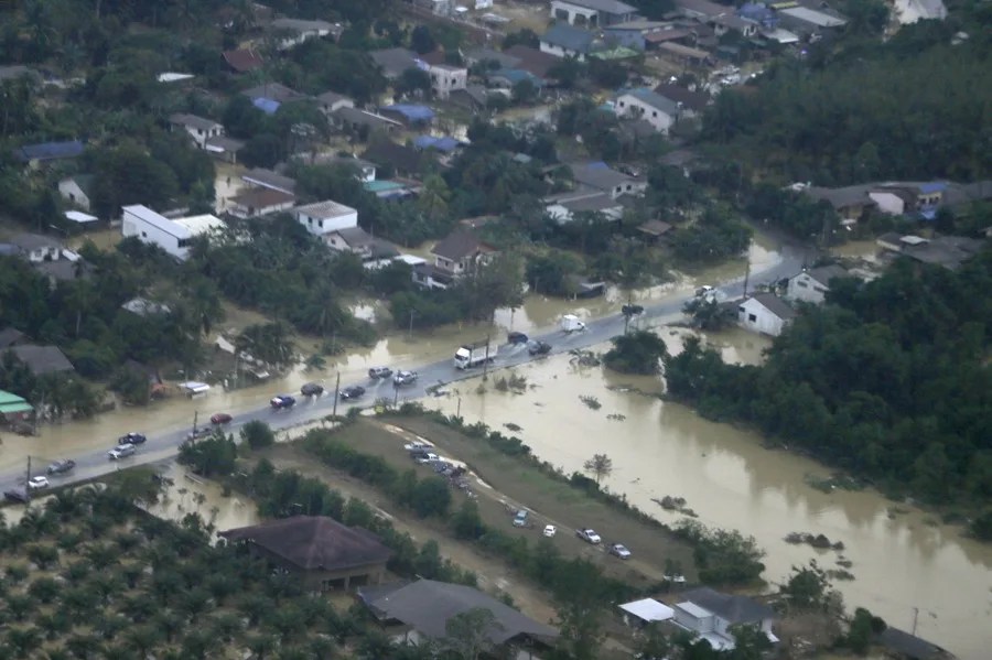 Suben a 174 los muertos por las inundaciones en el sur de Tailandia